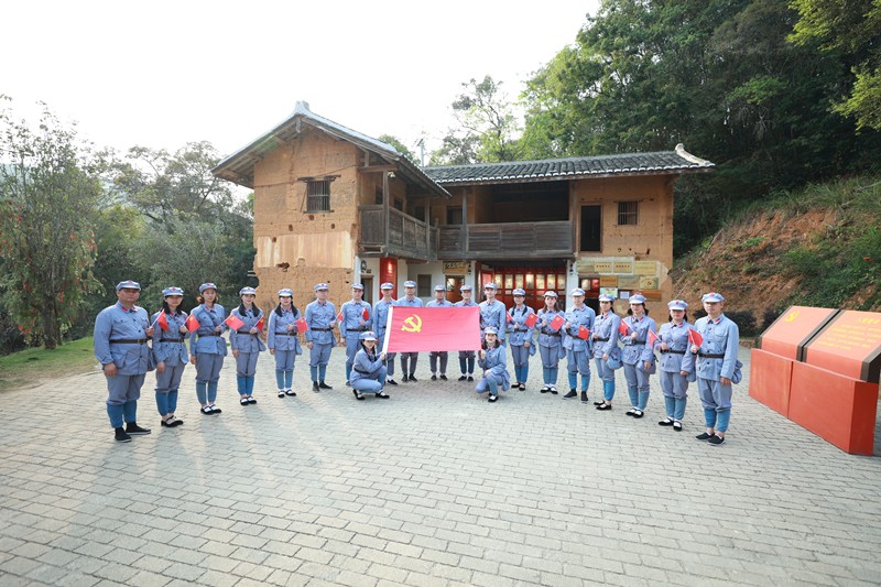 161640894111257974.jpg 1b851d52c5174a108a223e9d908328b_副本.jpg